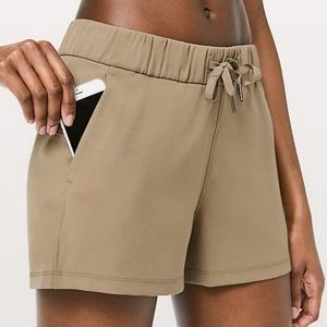 Lululemon On The Fly Shorts Khaki, Size 2